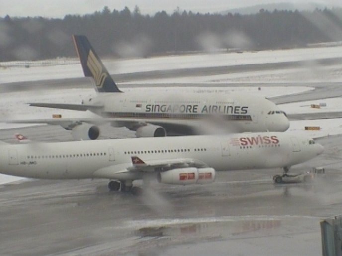 airport_b4481170[1].jpg